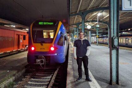 David vor seinem Zug "FLIRT 428" im Kassel Hbf | Foto: Maarten Hoffmeyer